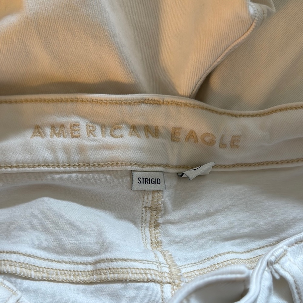 American Eagle White Jeans - Picture 4 of 4